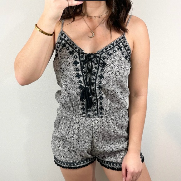 Black and white mandala crochet romper - Picture 2 of 3